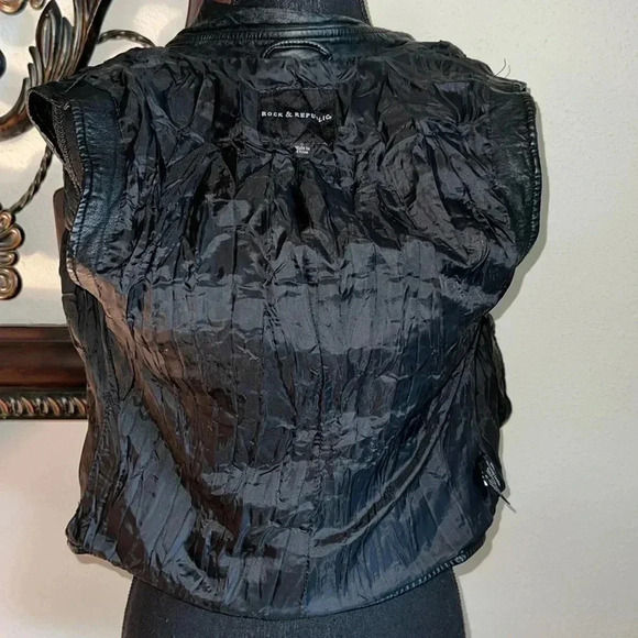 Rock & Republic Women’s Black Imitation Vegan Leather Lined Vest Small - Picture 12 of 16